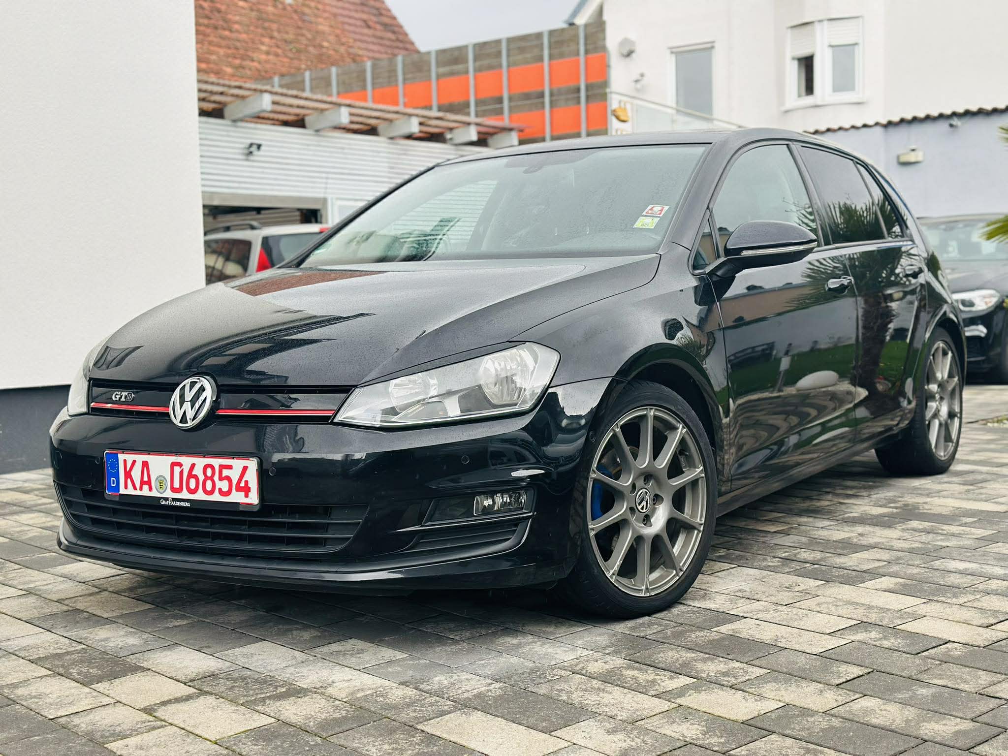 Schwarzer VW Golf 7 2.0 TDI, Außenansicht