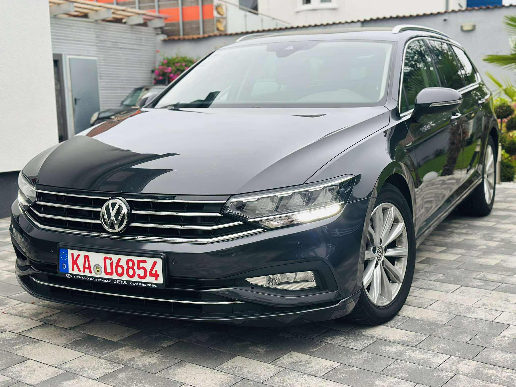 Grauer VW Passat Variant 2.0 TDI Facelift, Frontansicht